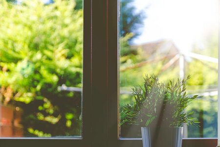 Solskydd fönster: välj rätt glas, insynsskydd och mörkläggning
