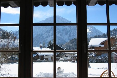 Vinterförberedelser: Så ser du till att fönstren klarar snö och kyla