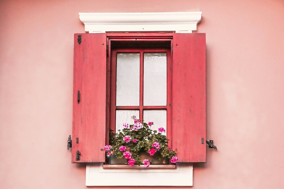 Fönsterkarmar i trä vs aluminium - vad bör du välja till ditt hus?