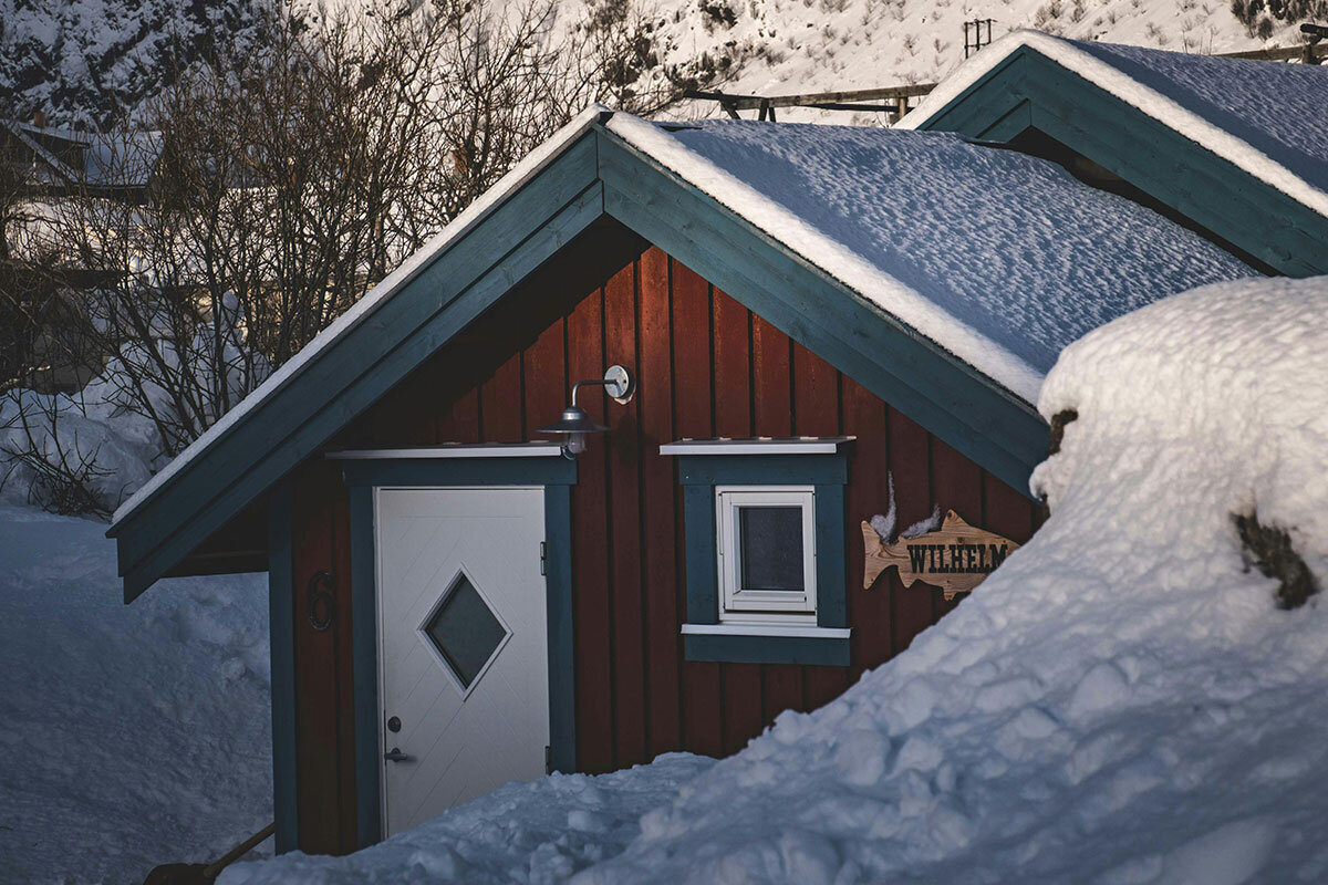 Fönster till fjällstuga - så behåller du värmen och säkrar utsikten året runt