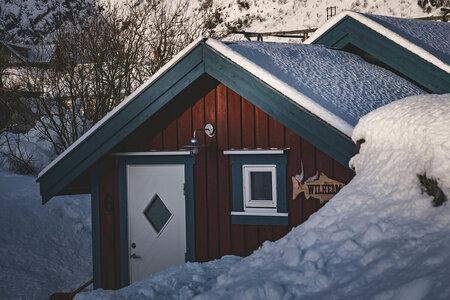 Fönster till fjällstuga - så behåller du värmen och säkrar utsikten året runt