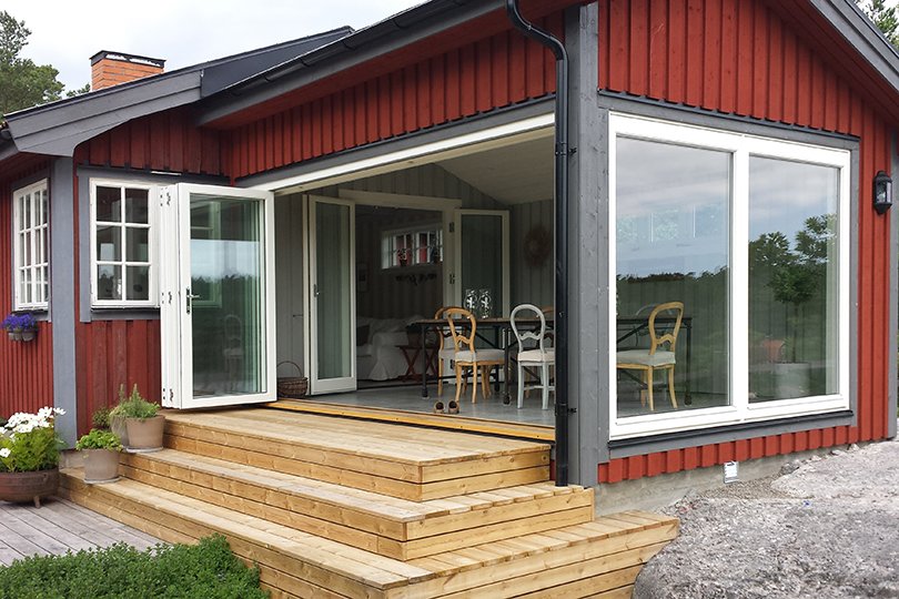 hus fasad stora fonster