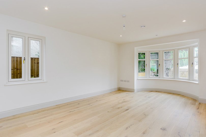 minimalistiskt rum fonster