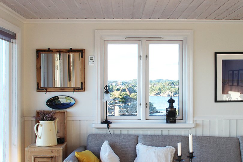 modernt vardagsrum fonster