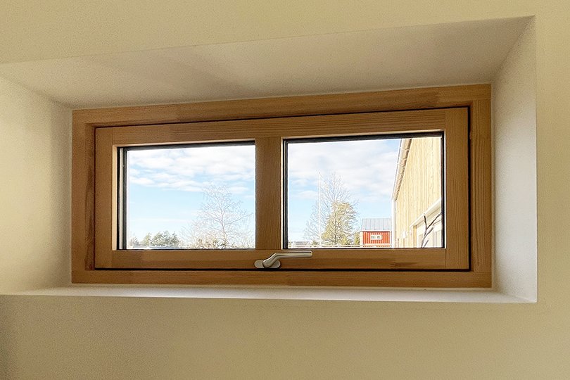 trafonster inomhus tra